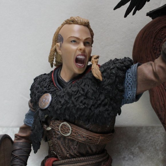 Assassin's Creed Valhalla Collector's Edition Female Eivor Statue with Box - Picture 4 of 9